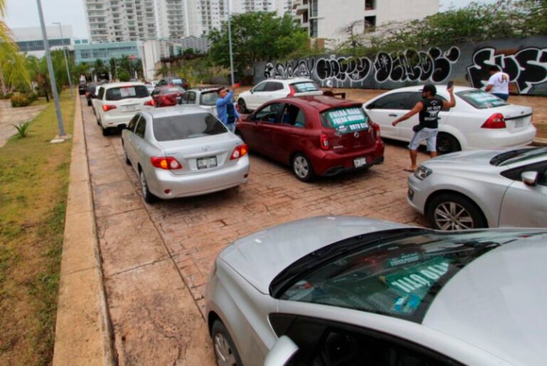 Encabeza FRENAA caravana vehicular en Cancún para llamar al voto útil contra Morena