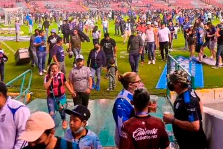 Caen los primeros tres barristas del Atlas por batalla campal en estadio de Querétaro