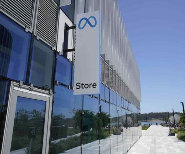 Primera tienda de Meta / Facebook exhibe gafas y visores de realidad aumentada