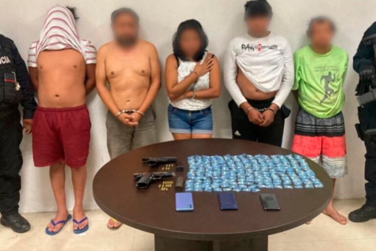 Aseguran a cinco personas con 200 dosis de droga en Tulum