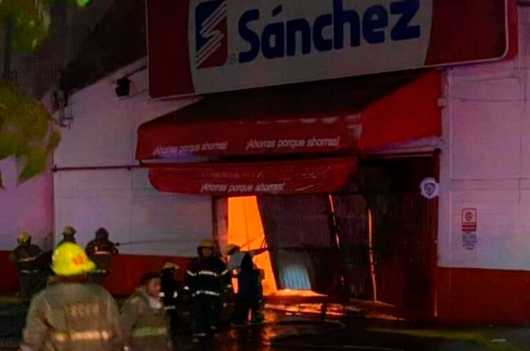 Incendio consume abarrotera en Ciudad del Carmen