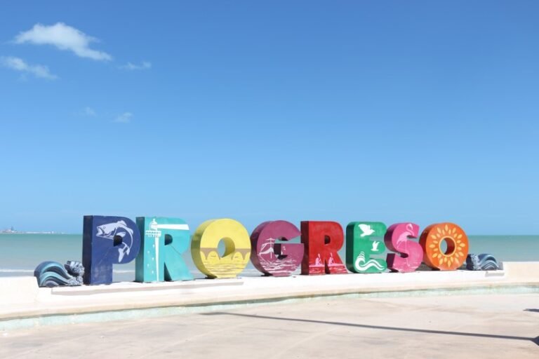 “Progreso busca recuperar su atractivo turístico: 2023 deja números bajos, pero la agenda de cruceros para 2024 presenta un incremento alentador del 46.8%.”
