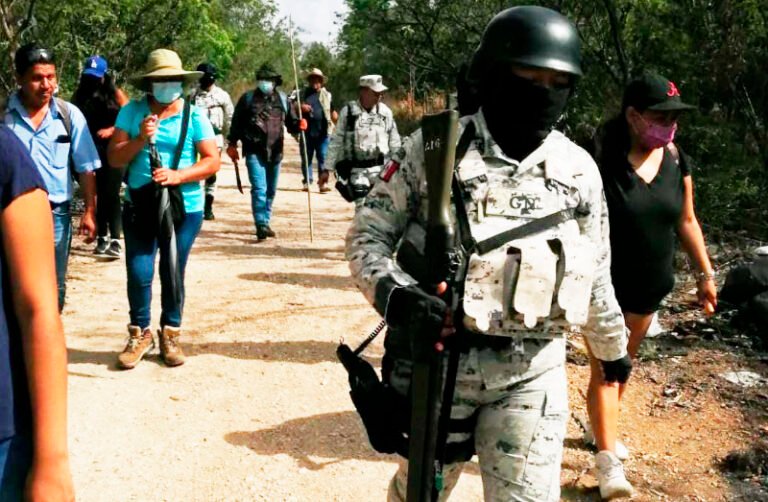 Colectivo “Verdad, Memoria y Justicia” entrega a la Segob 21 carpetas de desaparecidos en Quintana Roo