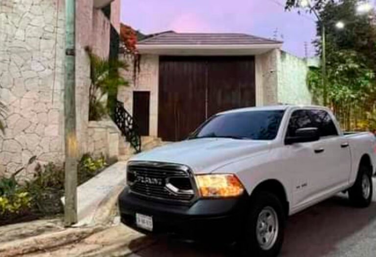 Agentes de la Fiscalía de Campeche inspeccionan propiedad del líder nacional del PRI, Alejandro Moreno