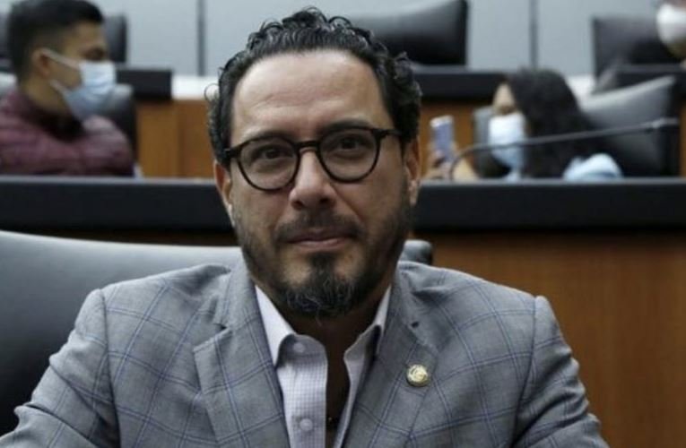 Lobo disfrazado de Oveja: La Candidatura de Raúl Paz, una Polémica dentro del Partido