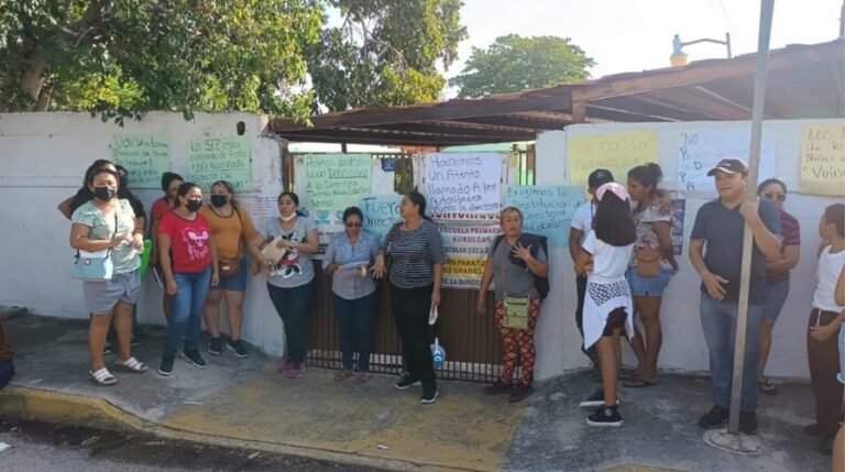 Padres Exigen Cambios en la Primaria “Kukulcán” de Mérida