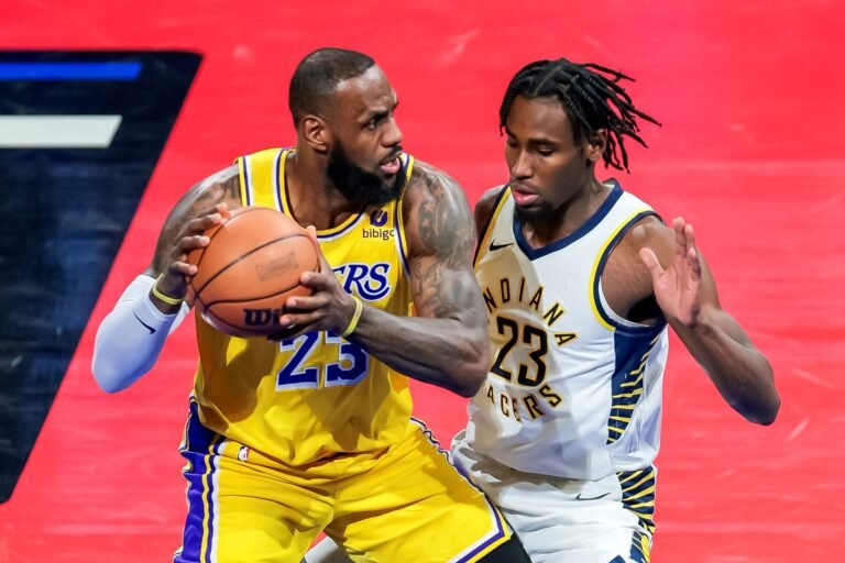 LeBron y Davis Deslumbran: Los Lakers Hacen Historia al Ganar la Primera Edición de la Copa de la NBA