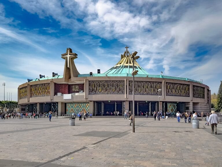 “Devotos de la Virgen Inician Peregrinación Anual a la Basílica de Guadalupe: Recomendaciones y Reforzamiento del Operativo de Seguridad en la CDMX”