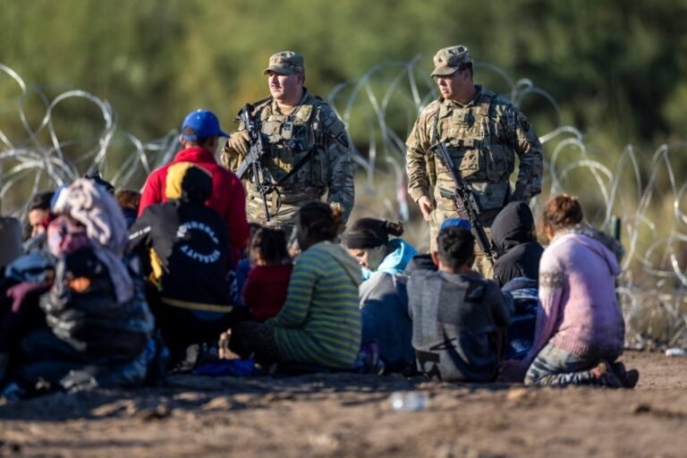 “Presión Diplomática: Biden busca soluciones urgentes con López Obrador ante crisis migratoria”
