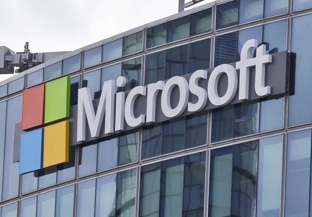 “Cambio de Liderazgo en Wall Street: Microsoft Supera a Apple en Valor de Mercado”