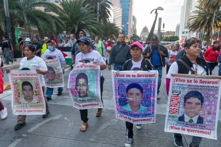 Nuevas órdenes de aprehensión para militares implicados en desaparición de normalistas de Ayotzinapa.