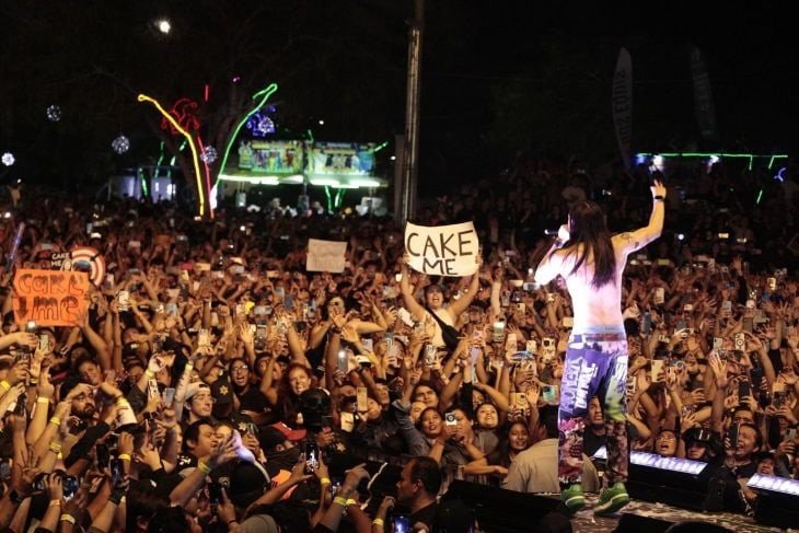 Steve Aoki anima Ciudad Carnaval con su famoso lanzamiento de pasteles