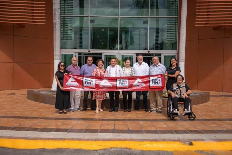 Gobernador Joaquín Díaz Mena da el banderazo al Buen Fin 2025 en Yucatán