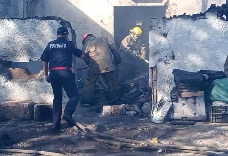Incendia vivienda tras ser desalojado de predio que ocupó ilegalmente en el sur de Mérida