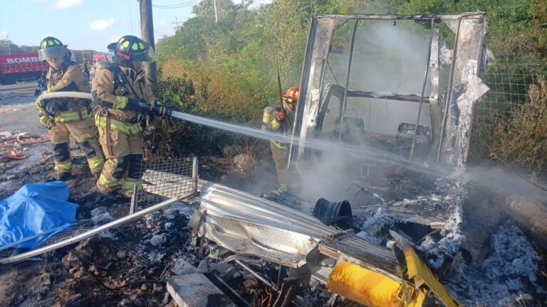 Trabajadora de Sabritas muere calcinada en brutal choque sobre la carretera 307