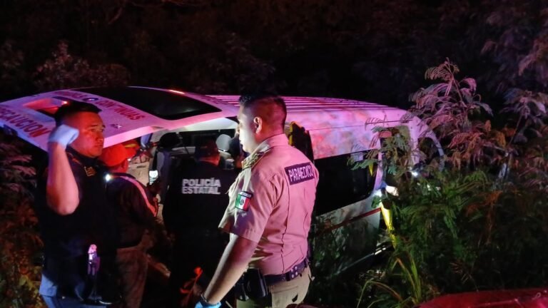 Aparatoso choque entre taxi colectivo y auto deja seis lesionados en la Mérida-Tizimín