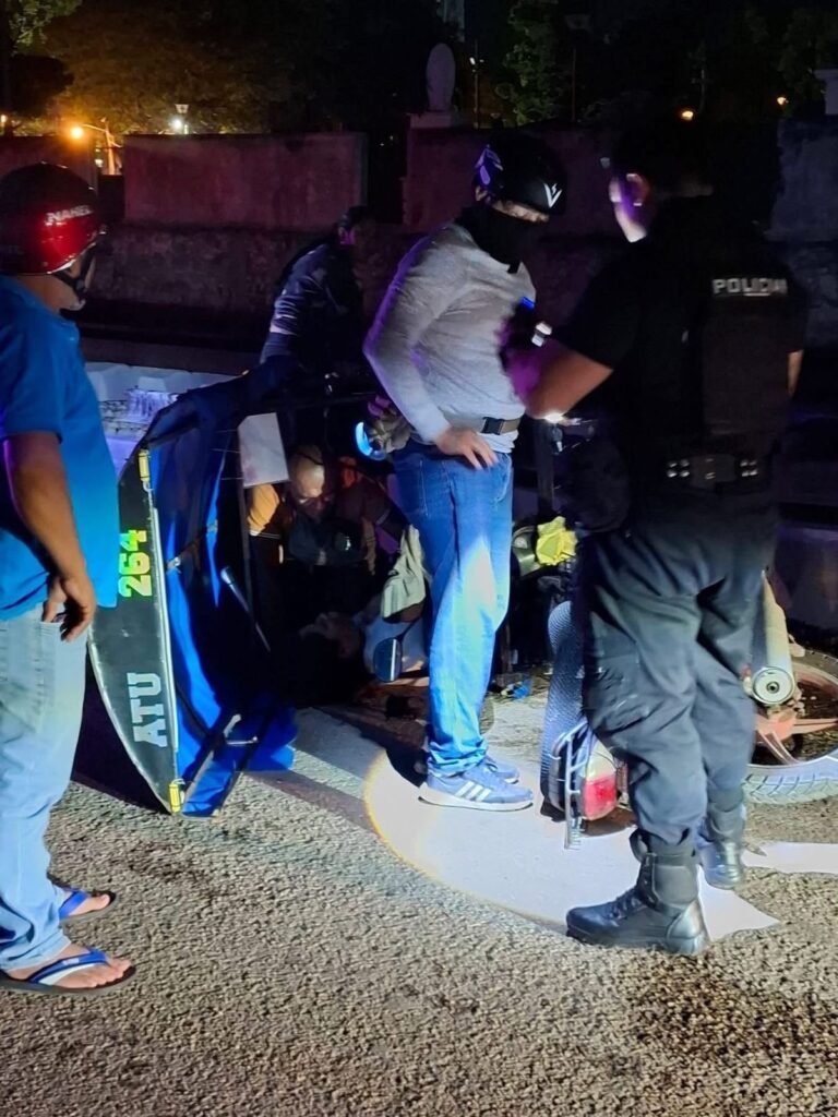Denuncian peligroso bache tras accidente que dejó a pareja lesionada en Umán