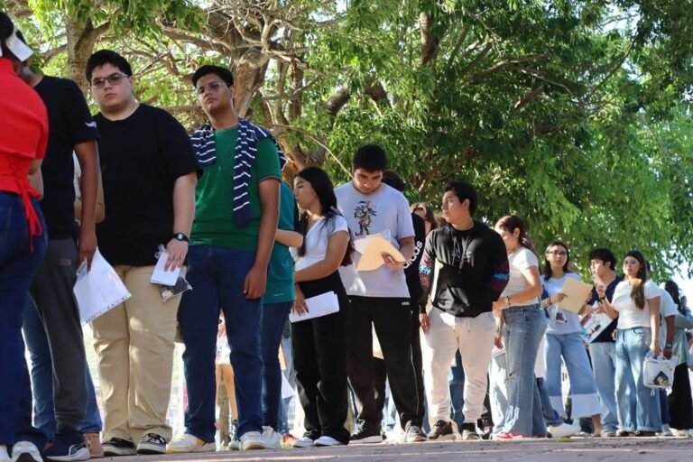 Miles de jóvenes presentan examen para ingresar a la UADY este fin de semana