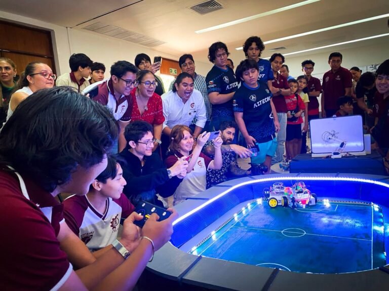 Yucatán apuesta por el talento tecnológico: casi 500 jóvenes concluyen preparación para la Copa FutBotMx