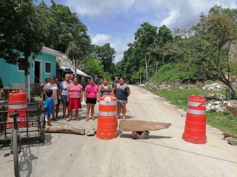 Habitantes de San José II cierran carretera en protesta por constantes fallas eléctricas