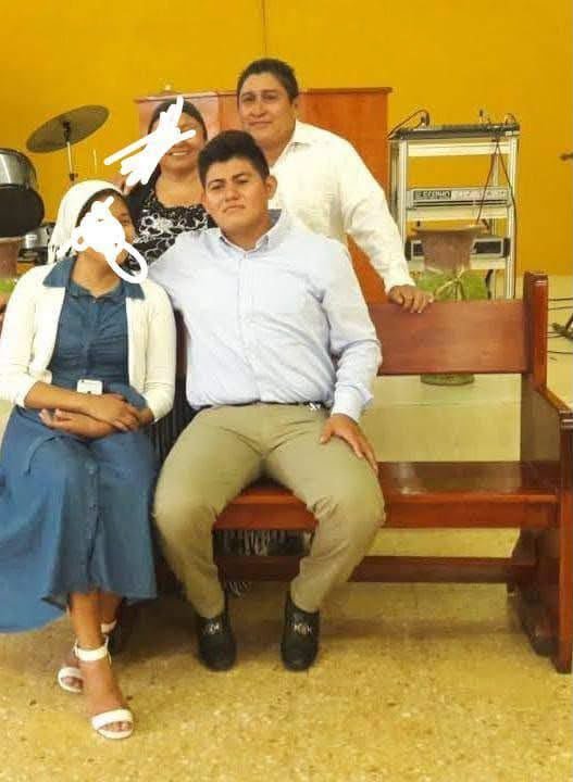 Joven resulta gravemente herido tras presunta agresión al intentar proteger a su madre con Alzheimer; familia pide justicia