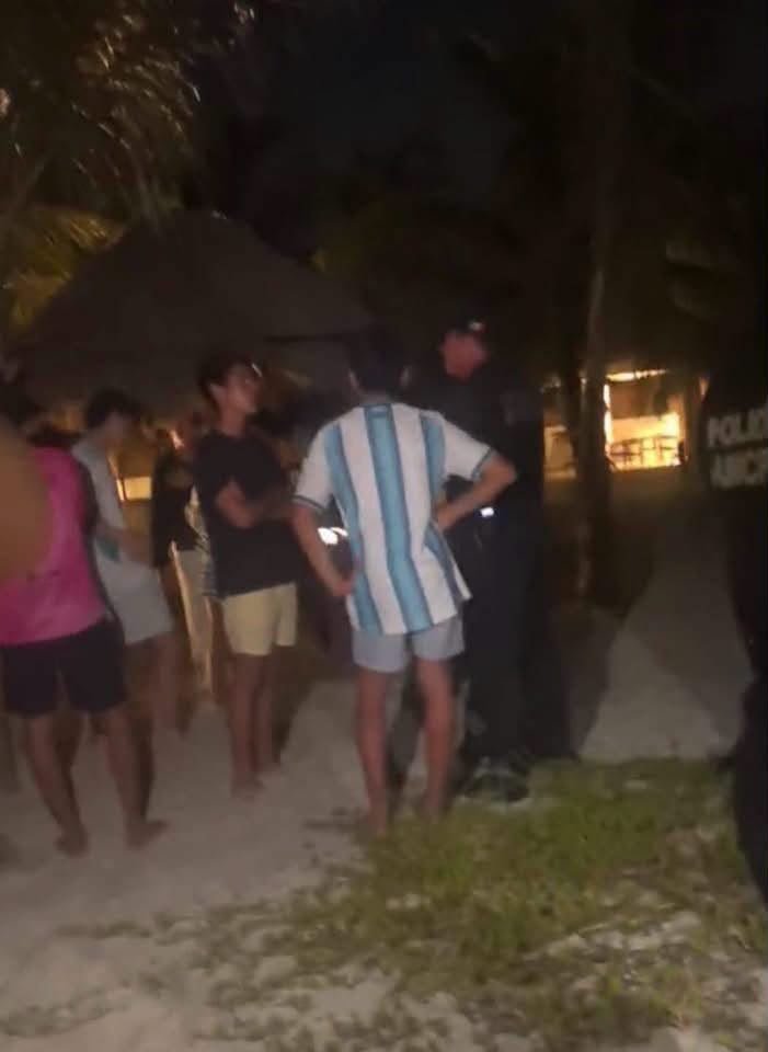 Vecinos retienen a cuatro jóvenes señalados por presuntos actos vandálicos en Chicxulub Puerto